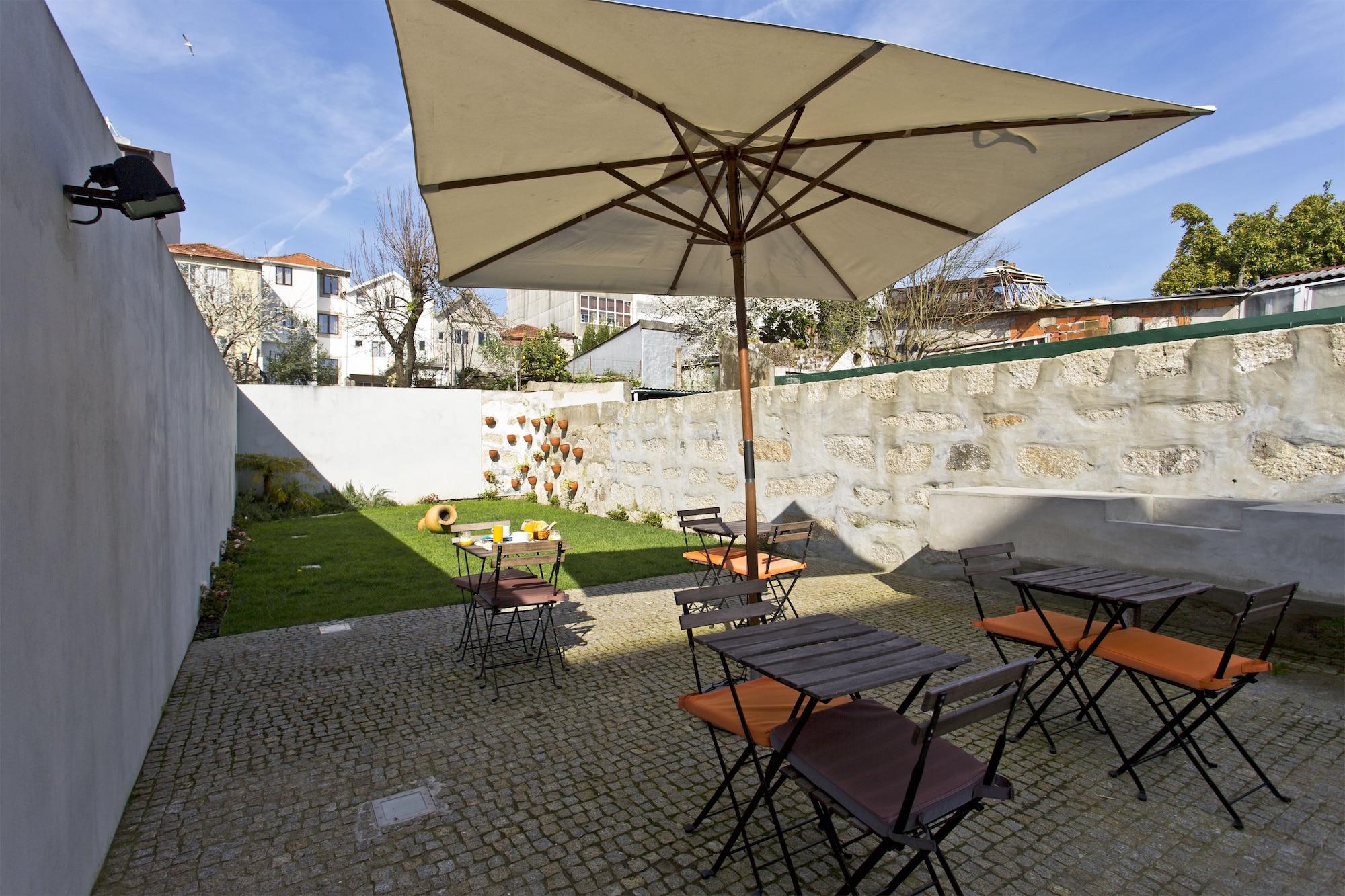 Comfort Charming Cedofeita Bed & Breakfast 2*